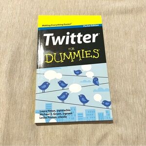 Twitter for Dummies Pocket Edition 2012 Social Media book by Fitton Gruen Poston